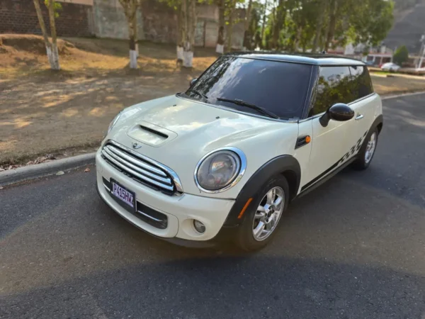 Mini Cooper S 2013 - Image 2